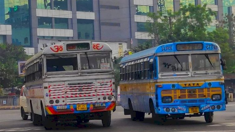 Bus Accident: রেষারেষিতে ব্যস্ত দুই বাস! মাঝে পড়ে প্রাণ গেল স্কুটার চালকের